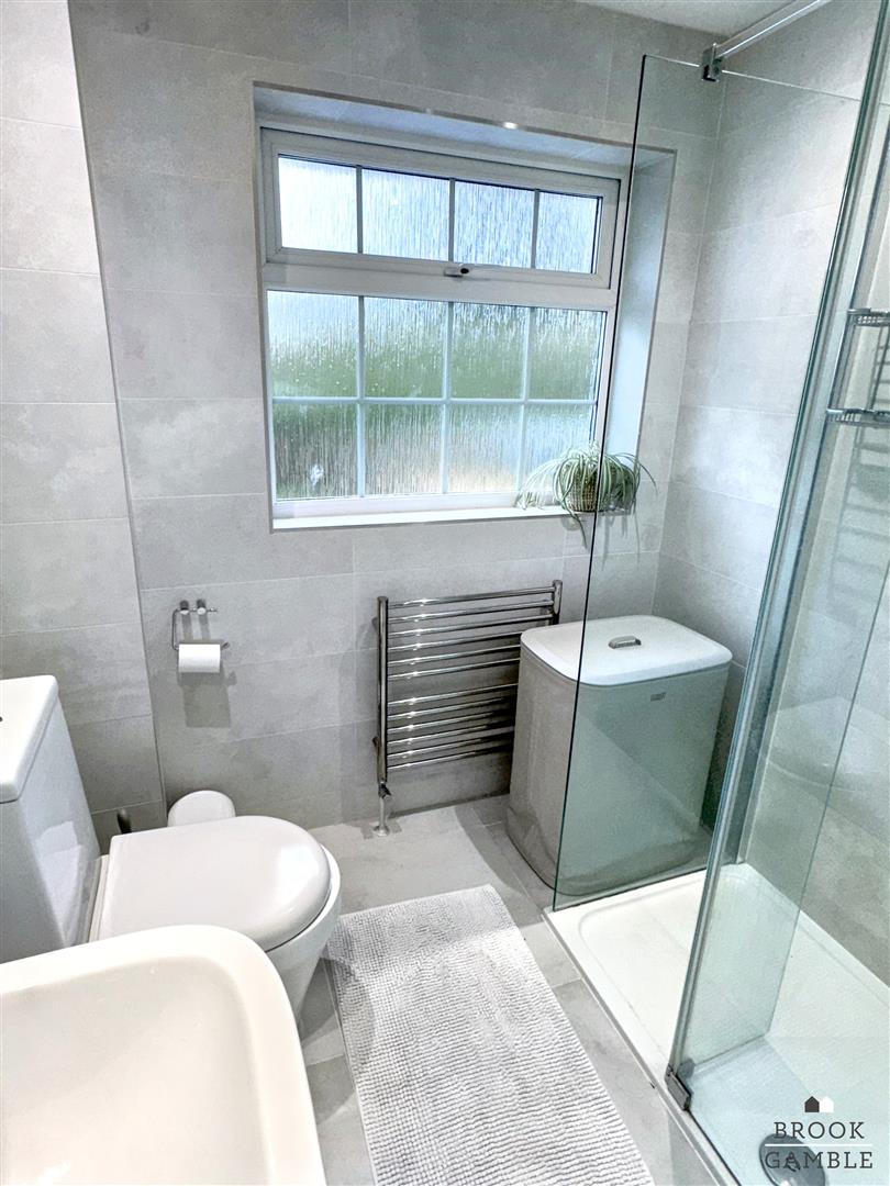 4 Bedroom House. Park Lane in Eastbourne,  19